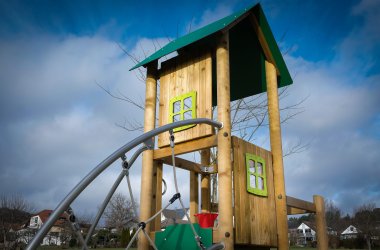 Spielturm im Garten des Kindergarten Schillerfalter